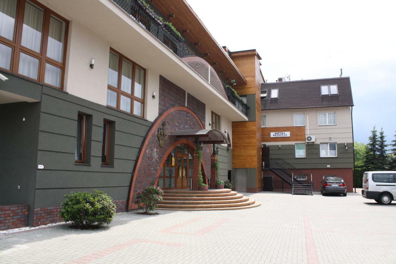 Hotel Pinocy Ledziny ภายนอก รูปภาพ