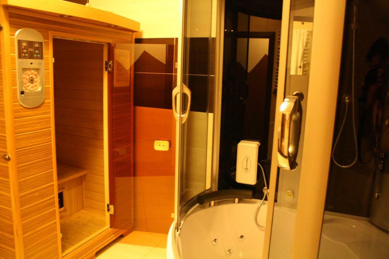 Hotel Pinocy Ledziny ภายนอก รูปภาพ