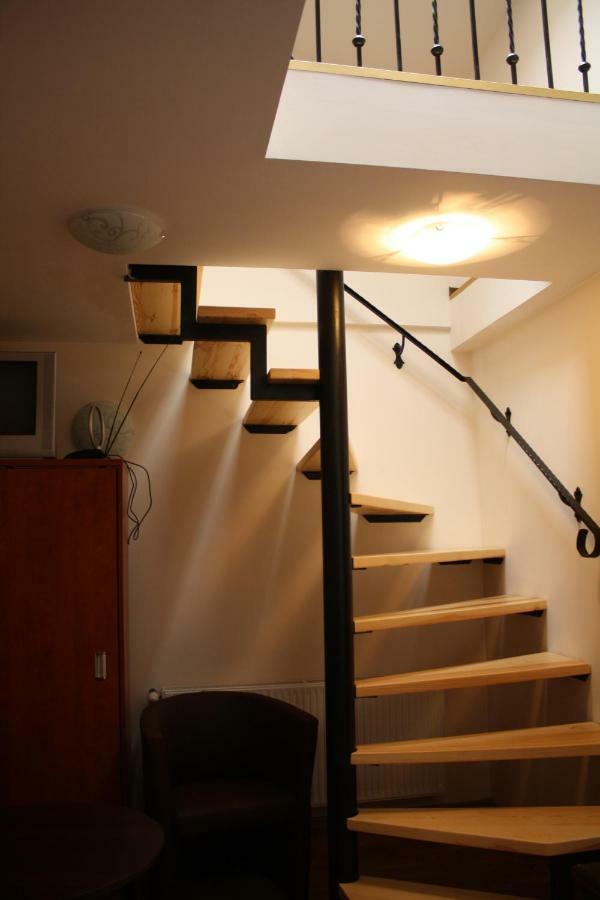 Hotel Pinocy Ledziny ภายนอก รูปภาพ