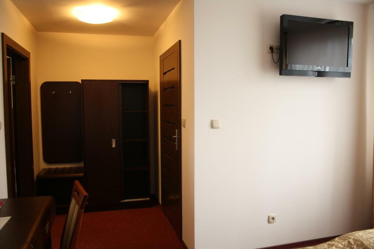 Hotel Pinocy Ledziny ภายนอก รูปภาพ