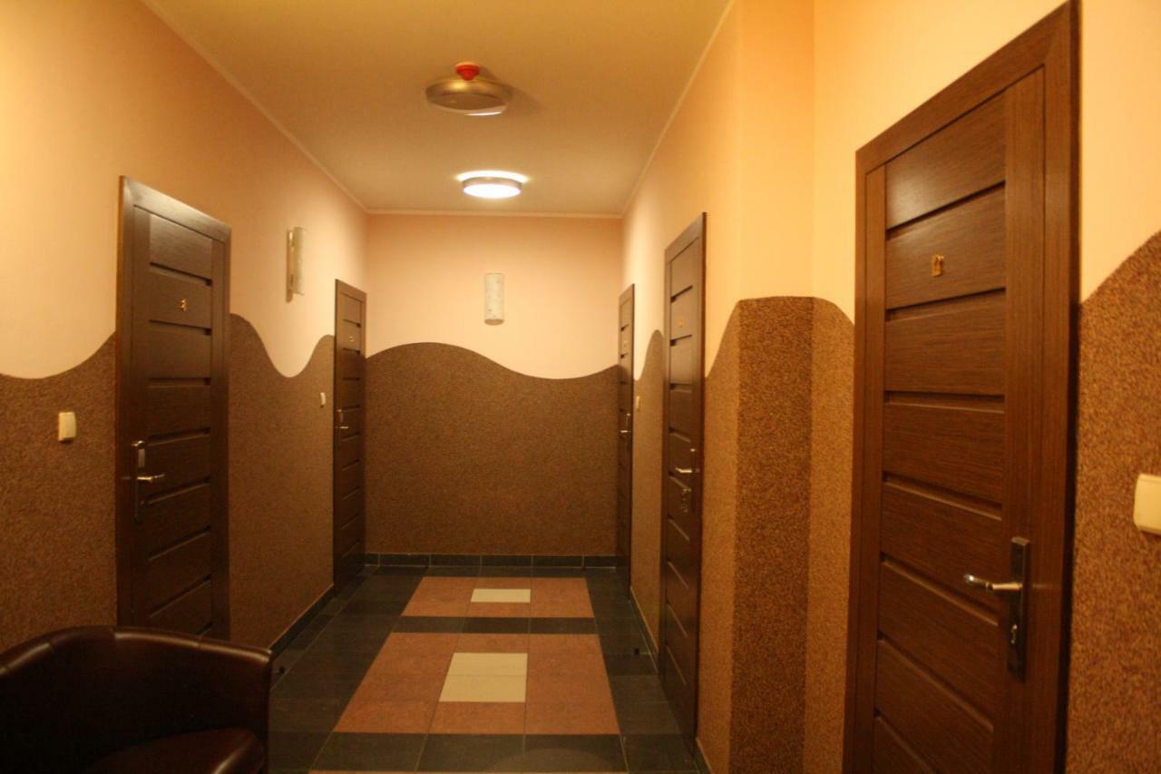 Hotel Pinocy Ledziny ภายนอก รูปภาพ