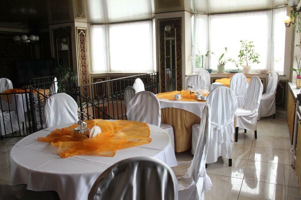 Hotel Pinocy Ledziny ภายนอก รูปภาพ